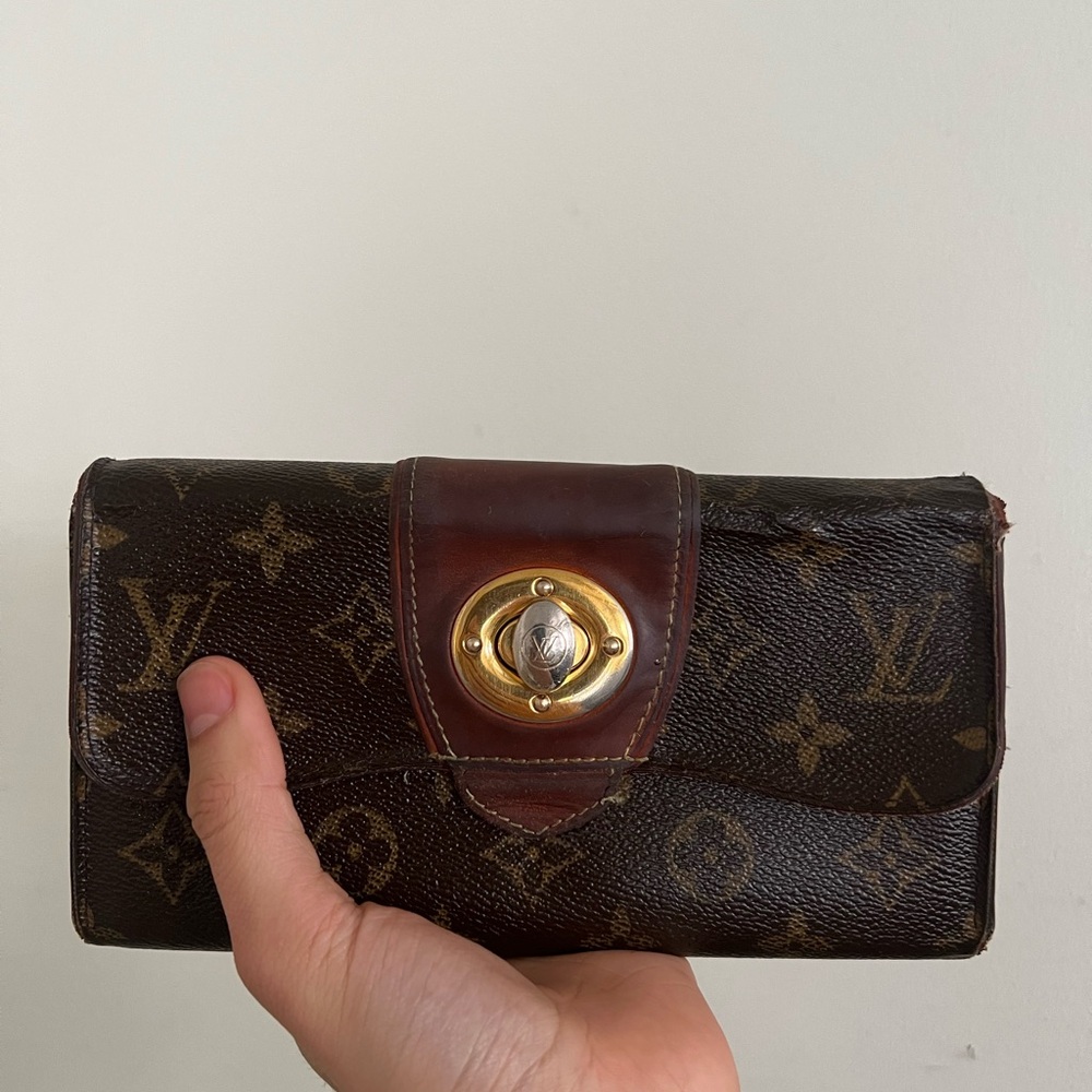 Louis Vuitton - Picture 14 of 14